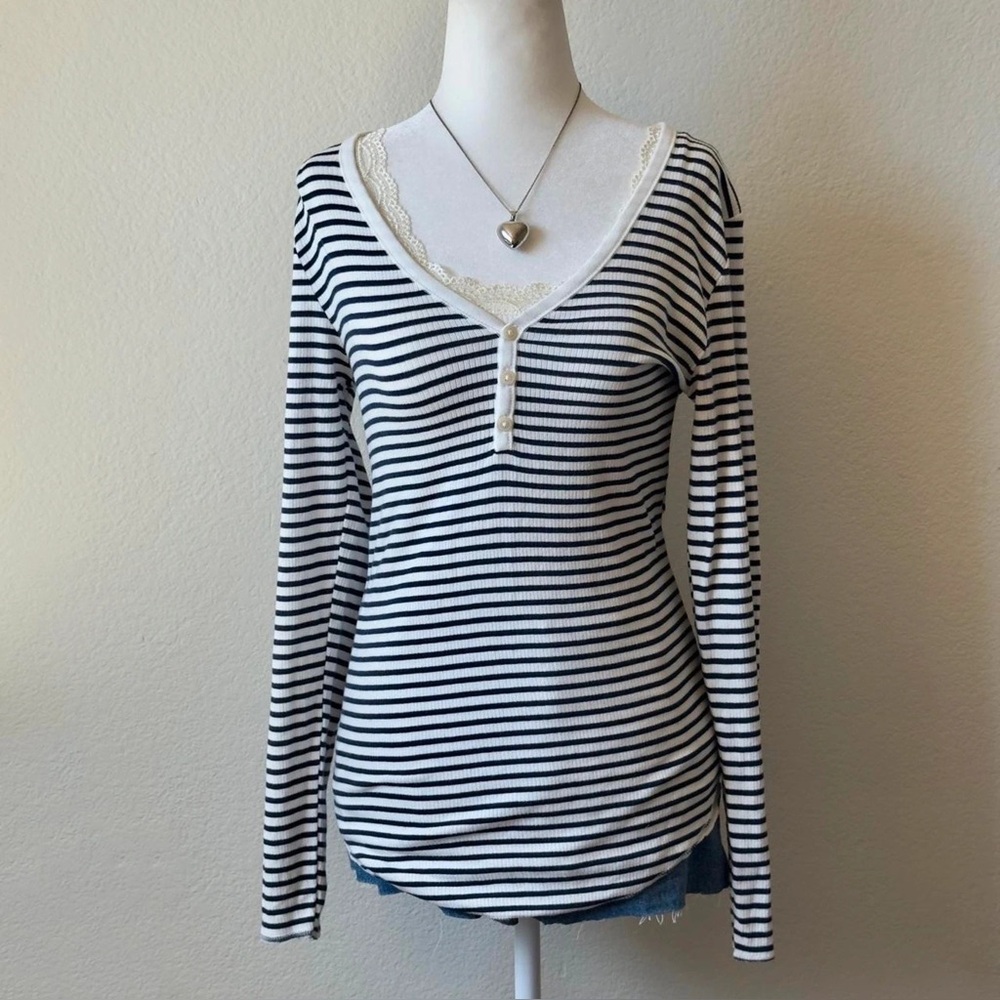 2000s navy and blue striped long sleeve henley button up